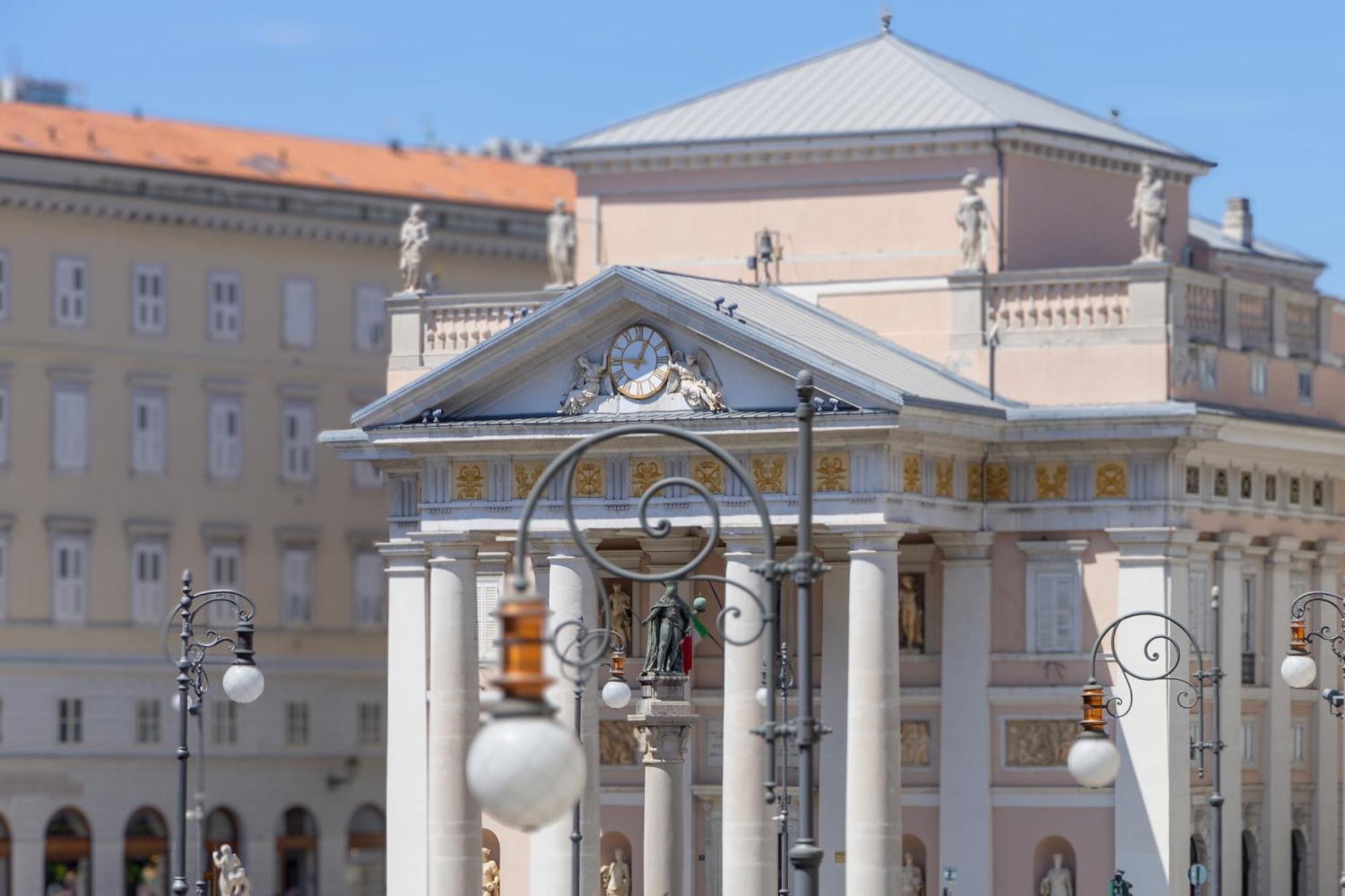 Teatro Romano Exclusive Suites Trieste Esterno foto