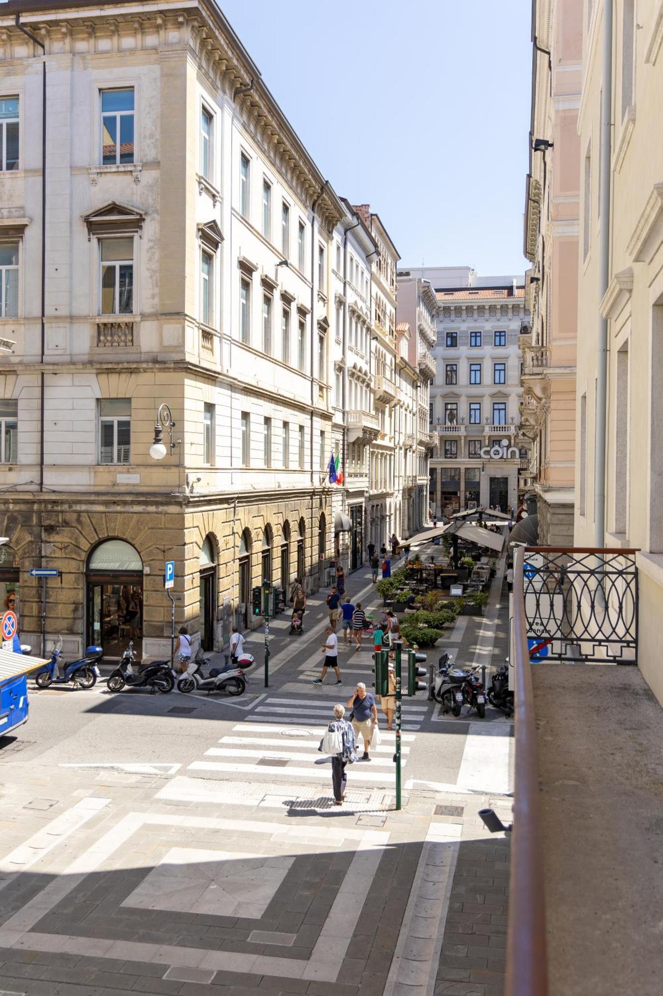 Teatro Romano Exclusive Suites Trieste Esterno foto